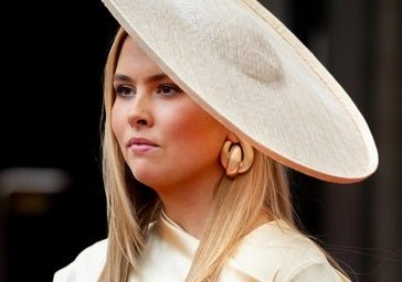 El espectacular look de Amalia de Holanda en el Prinsjesdag: pamela XXL, pendientes dorados y vestido capa