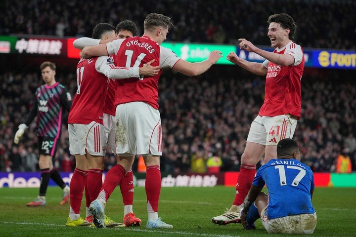 Los Gunners van por su 13° titulo de Liga en Inglaterra. (AP)