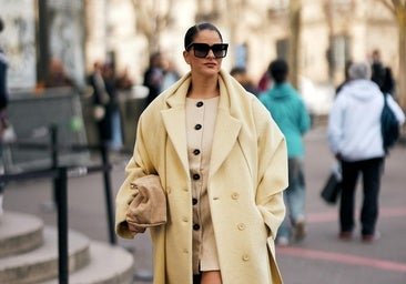 El truco para que tus looks se vean actuales son los básicos oversize: los favoritos de la temporada