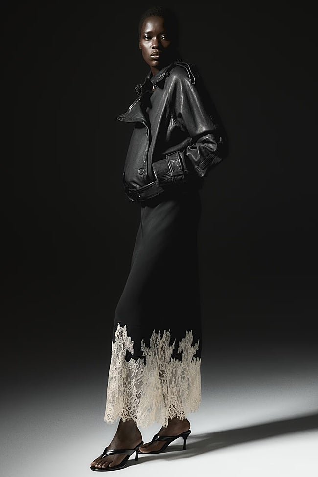 Falda con detalles de encaje de H&M (29,95 euros)