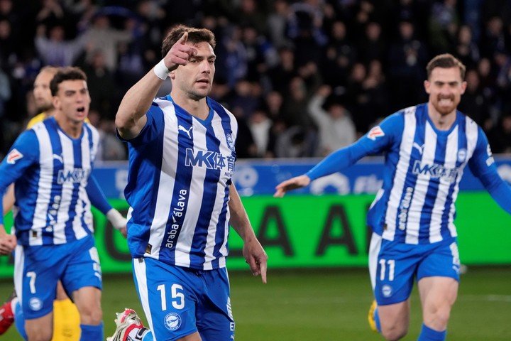 El festejo de Lucas Boyé. (EFE)