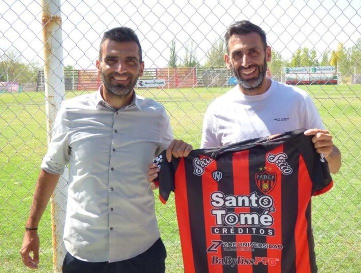Sebastián Torrico ex jugador de fútbol y dirigente de FADEP junto a su hermano Emanuel.