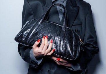 Todas necesitamos un bolso negro en nuestro fondo de armario: los más bonitos, versátiles y atemporales