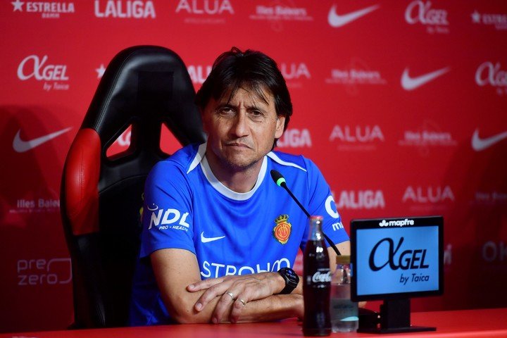 Siviero contó que Demichelis "está con una ilusión tremenda" (EFE/Miquel A. Borrás).