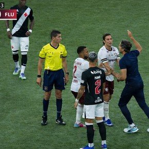 Video: Zubeldía fue expulsado y se metió en la cancha a buscar al árbitro