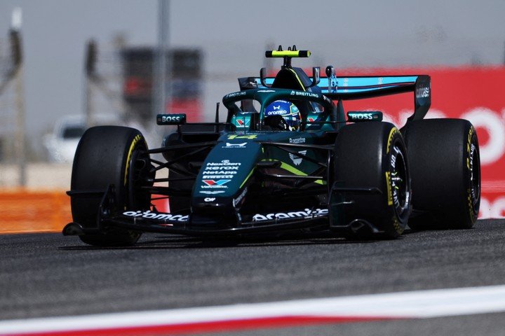 Aston Martin durante los test en Bahrein. (REUTERS/Hamad I Mohammed)