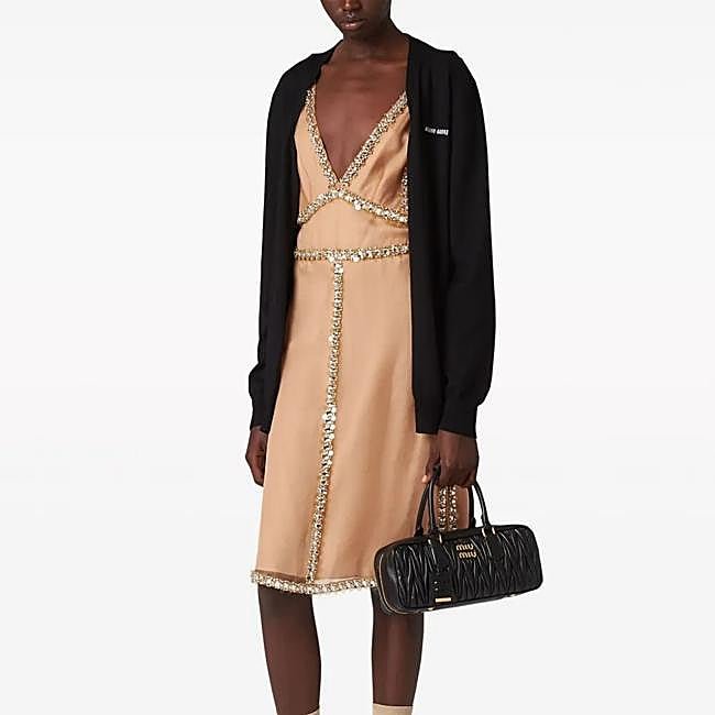 Vestido nude con pedrería de Miu Miu, 6.490 euros.