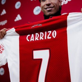 Maher Carrizo: presentación cinematográfica en Ajax: contrato largo y un número de camiseta especial