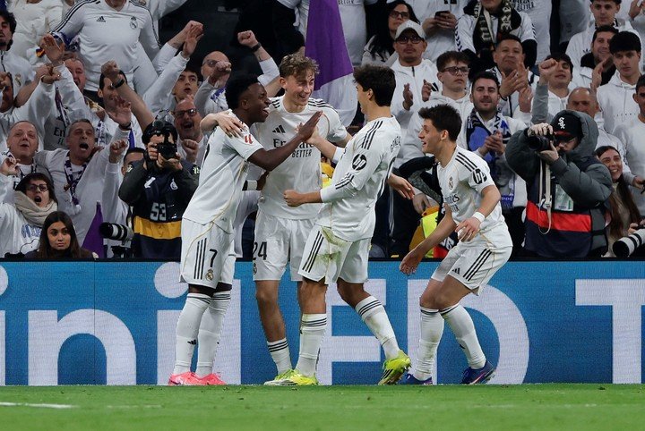 Con este triunfo, el Madrid le mete presión al Barcelona (EFE/Sergio Pérez).