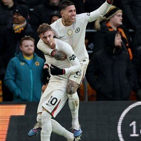 Con Enzo Fernández titular y capitán, el Chelsea le ganó al Wolves 3 a 1 para mantenerse en el Top 5 de la Premier