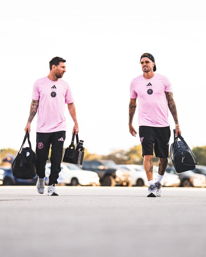 Messi y De Paul, al viajar a Los Angeles. (Inter Miami)