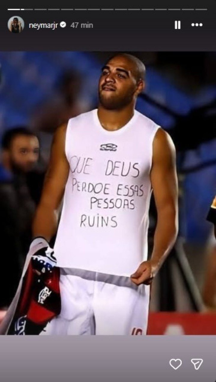 Con esta historia respondió Ney a los dichos repudiables de la barra rival.