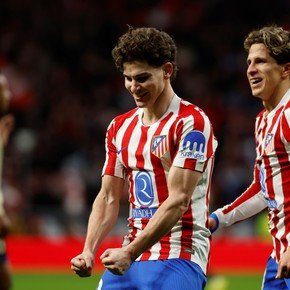 Histórico: con un golazo de Julián Álvarez, Atlético Madrid aplastó 4-0 al Barcelona en Copa del Rey