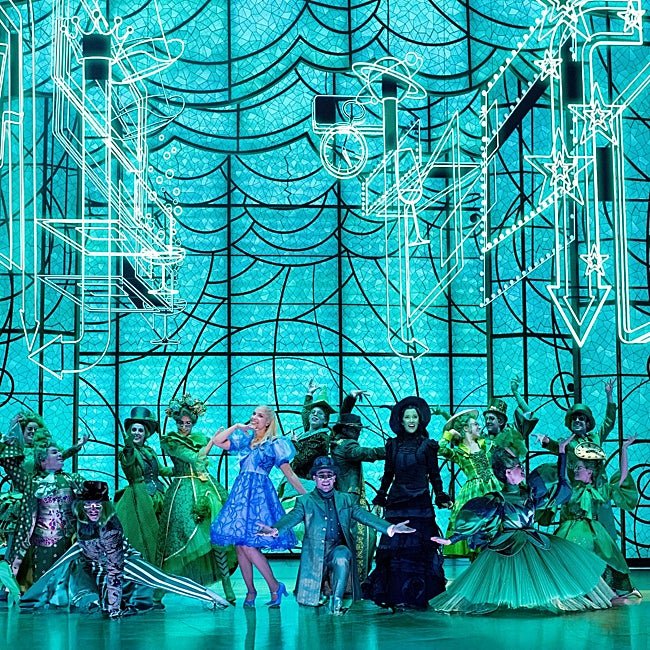 La Bruja Buena del Norte y la Bruja Malvada del Oeste en acción.