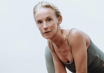 Cómo hacer la sentadilla split a los 50 para aumentar tu metabolismo y flexibilidad