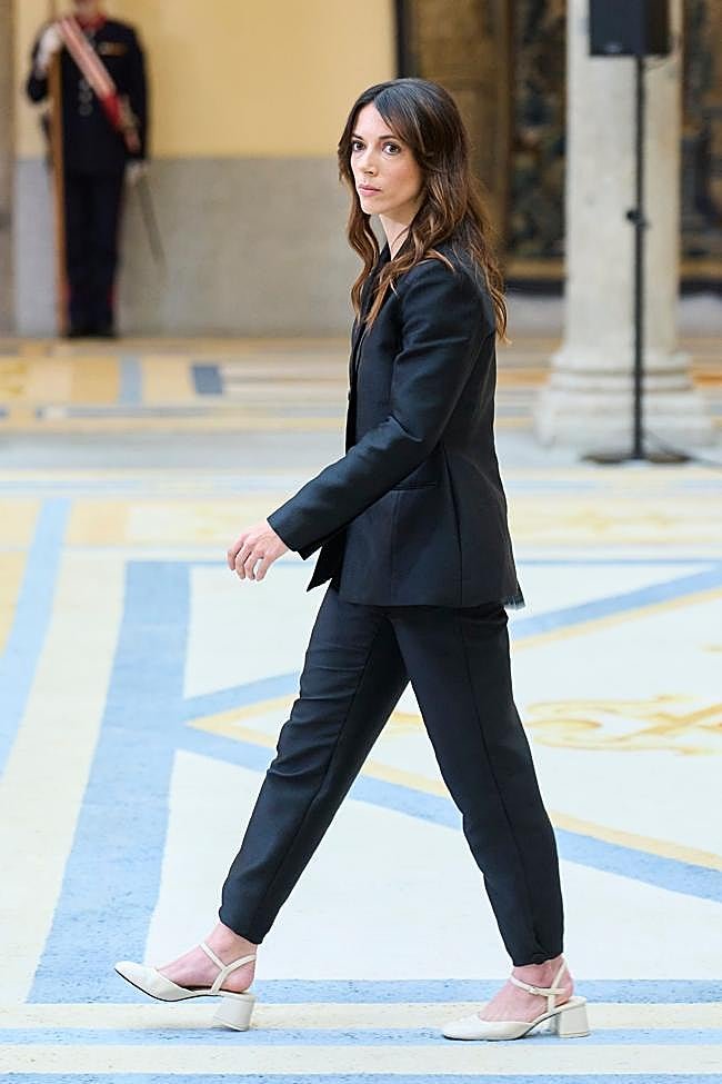 Aitana Bonmatí con unas merceditas de color blanco.