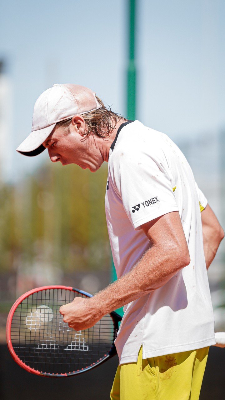 La explosión de Midón tras pasar a la final del challenger de Tigre. (Prensa AAT)