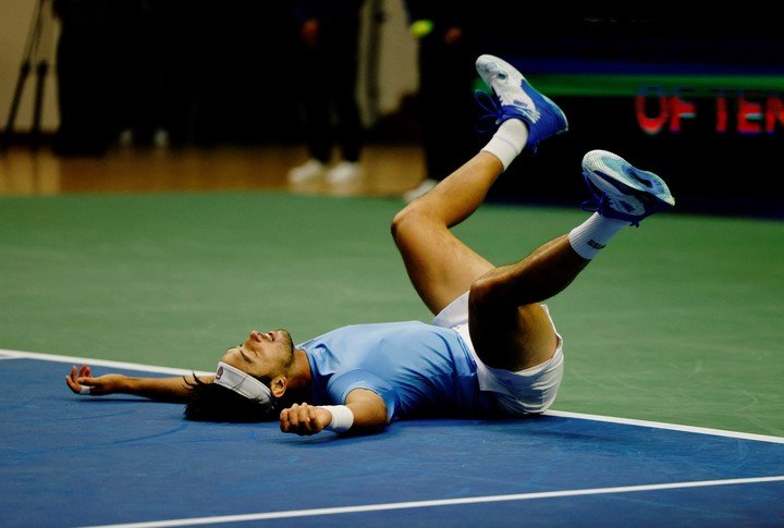 El festejo de Tirante en su triunfo por la Davis. (REUTER)