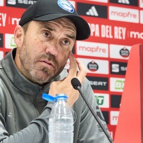 ¿Hablará de River? Expectativa por la conferencia de Coudet en Alavés