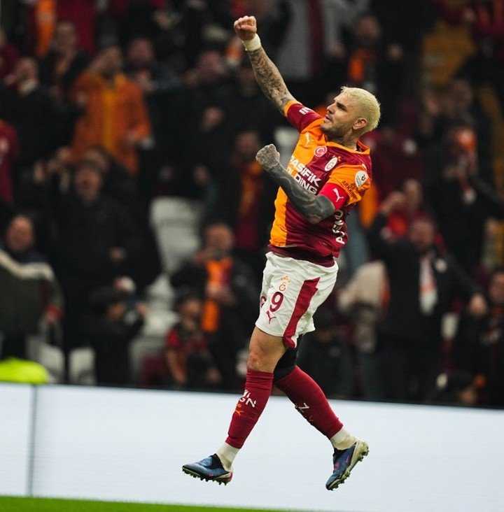 En total lleva 73 goles con el Galatasaray.