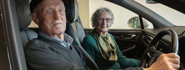 Dos yayos se han dado el capricho de su vida a sus más de 90 años: han estrenado un Porsche eléctrico de 300 CV para celebrar su 70 aniversario de boda