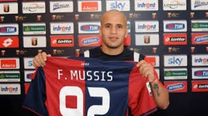 Mussis en su paso por Genoa.