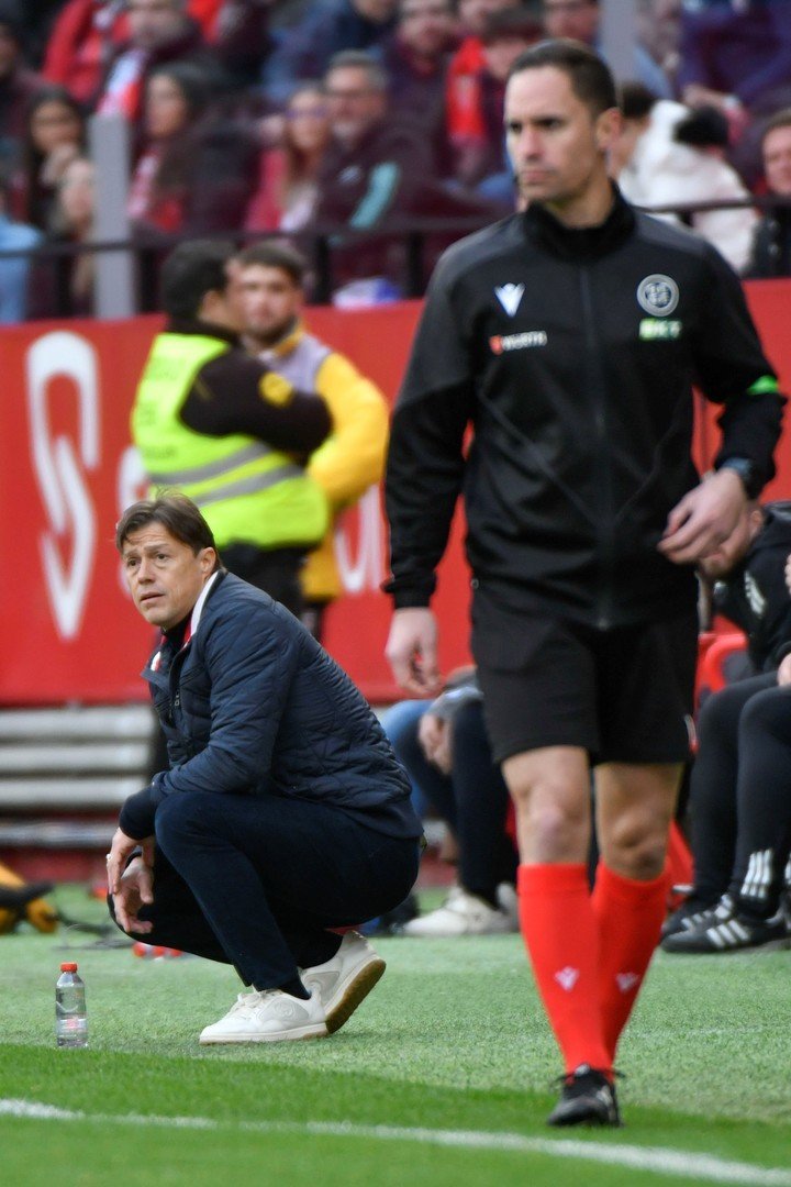 Almeyda, furioso contra el arbitraje. (EFE)