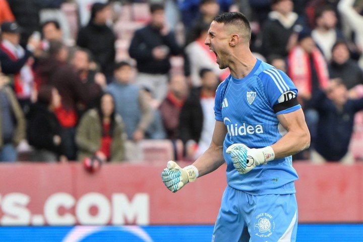 Odysseas Vlachodimos, el héroe del Sevilla. (EFE)