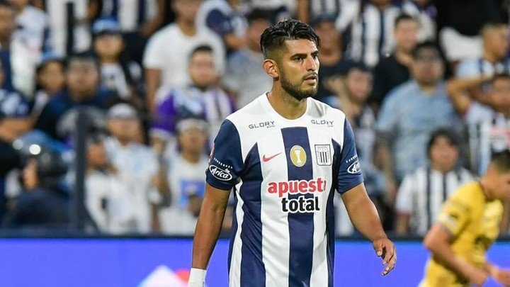 Zambrano llegó en 2024 y no logró ningún título con Alianza Lima en los dos años que estuvo. 