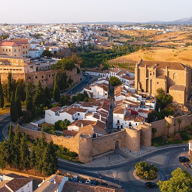 La puerta de Almocábar, la más importante de la muralla árabe.