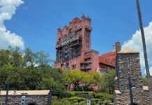 La conexión entre Twilight Zone y la feria de tu pueblo. Así es la atracción itinerante que lleva años imitando a Disney World