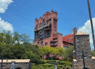 La conexión entre Twilight Zone y la feria de tu pueblo. Así es la atracción itinerante que lleva años imitando a Disney World