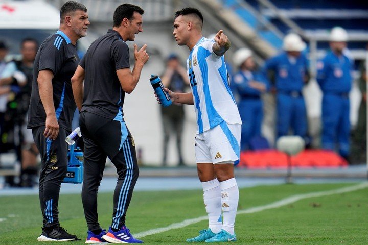 El CT de Argentina, atento a Lautaro Martínez (AP Photo/Ricardo Mazalan)