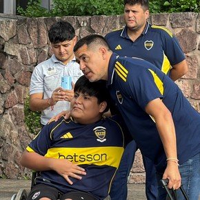 Con Riquelme firmando autógrafos, Boca ya está en Salta en medio de una revolución de hinchas