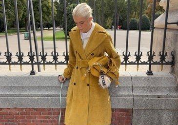 Ni de ante ni de cuero, la gabardina más especial del otoño está en lo nuevo de Parfois y es de pana