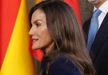 La reina Letizia arrasa con el conjunto de dos piezas más elegante del invierno en la conmemoración de la Constitución del 78