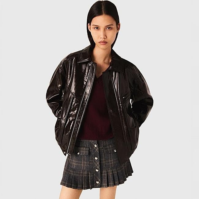 Cazadora de cuero marrón efecto vintage de Maje, 237 euros.