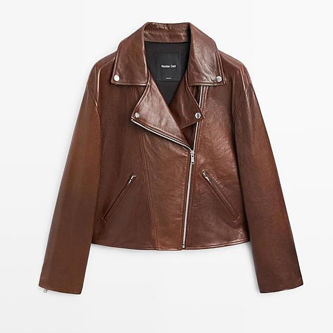 Cazadora biker de cuero marrón de Massimo Dutti, 149 euros.