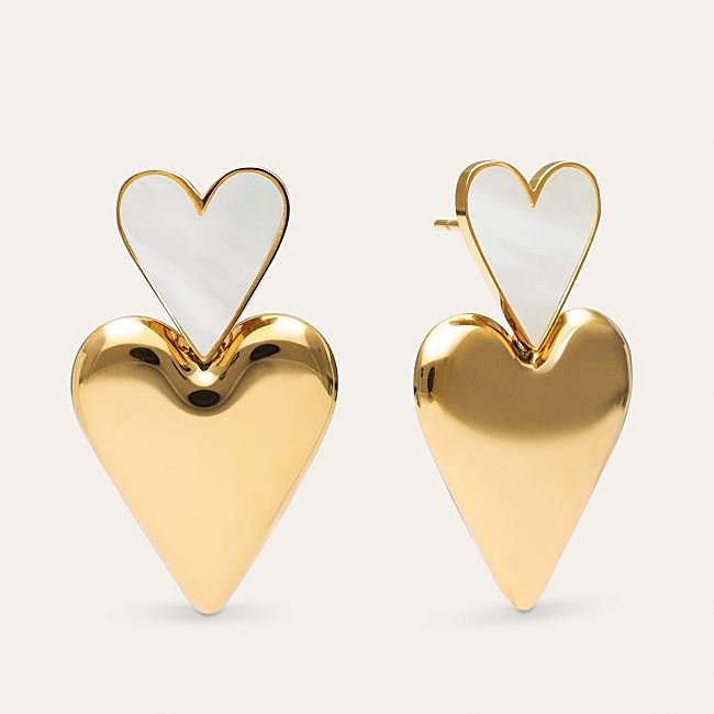 Pendientes dorados con doble corazón de Singularu, 25,99 euros.