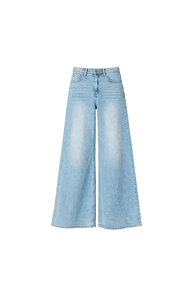 Vaqueros de tiro alto en azul claro de Algo Bonito.