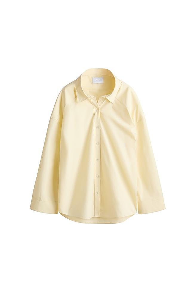 Camisa en color amarillo de H&M Studio.