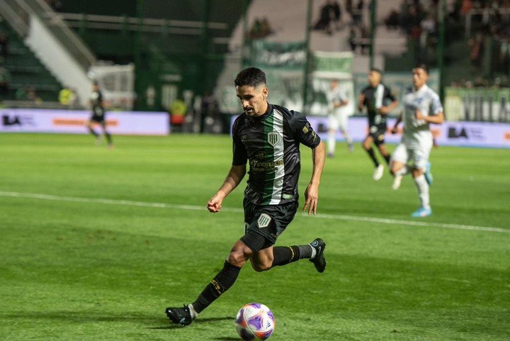 Banfield nunca pagó el cargo en el préstamo de Álvarez.