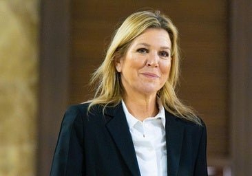 Máxima de Holanda cae en la peligrosa trampa de las bermudas: la foto de su único resbalón de estilo en 2025