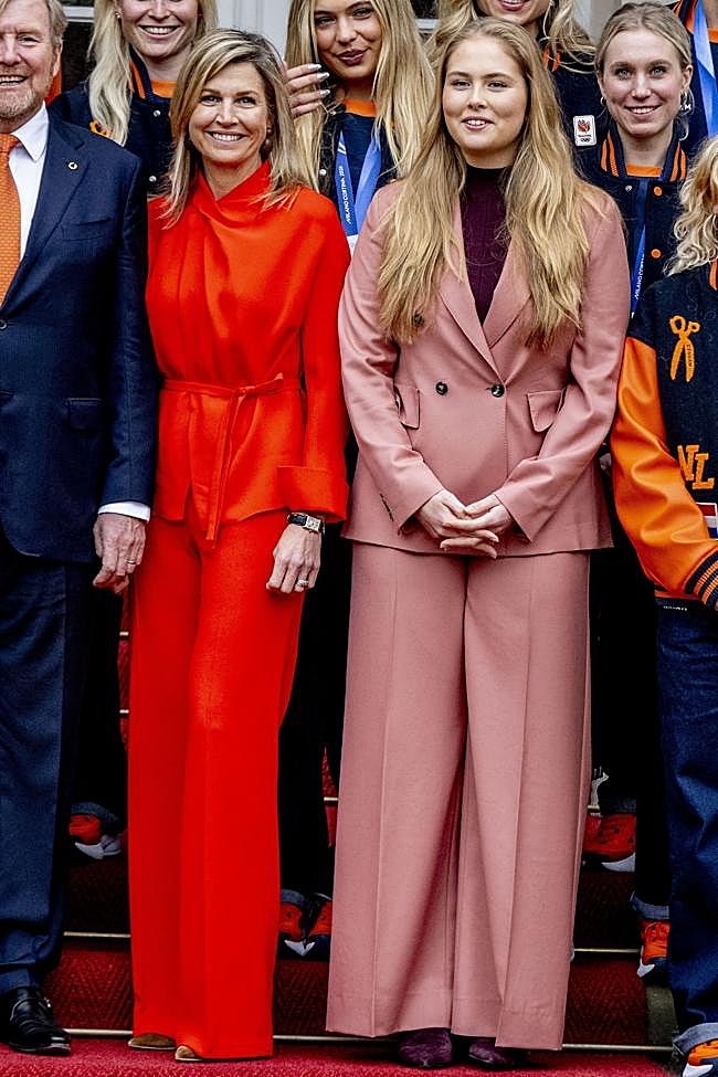 Máxima y Amalia de Holanda en la recepción de los ganadores de las medallas olímpicas holandesas.