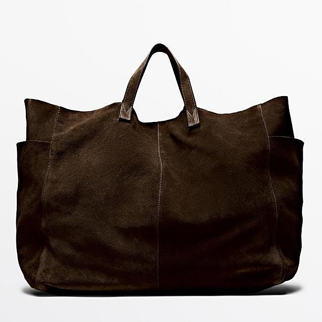 Bolso shopper de ante marrón oscuro de Massimo Dutti, 149 euros.