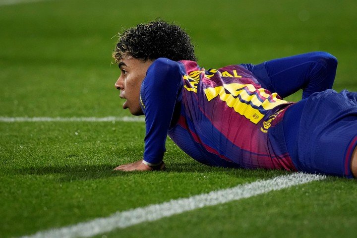 Lamine Yamal ante el Girona en el estadio de Moltilivi (EFE).