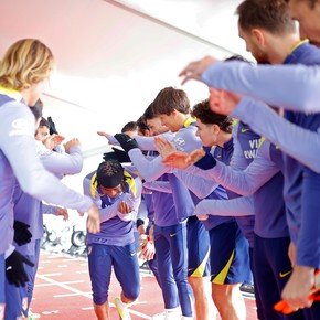 Julián Álvarez apadrinó a Lookman en su primer día y el Cholo ya los junta en la cancha