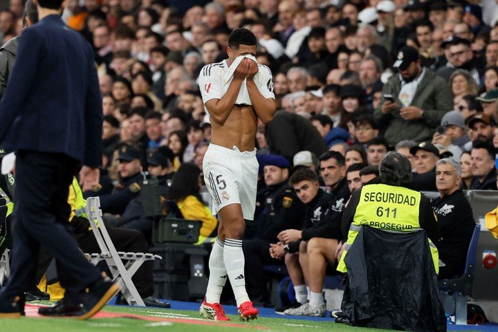 Jude Bellingham salió lesionado a los nueve minutos del partido contra Rayo Vallecano. (EFE)
