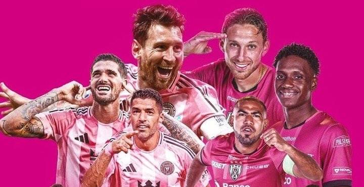 La placa del amistoso contra Independiente del Valle. 