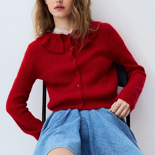 Cárdigan rojo con cuello Peter Pan, 29,99 euros.